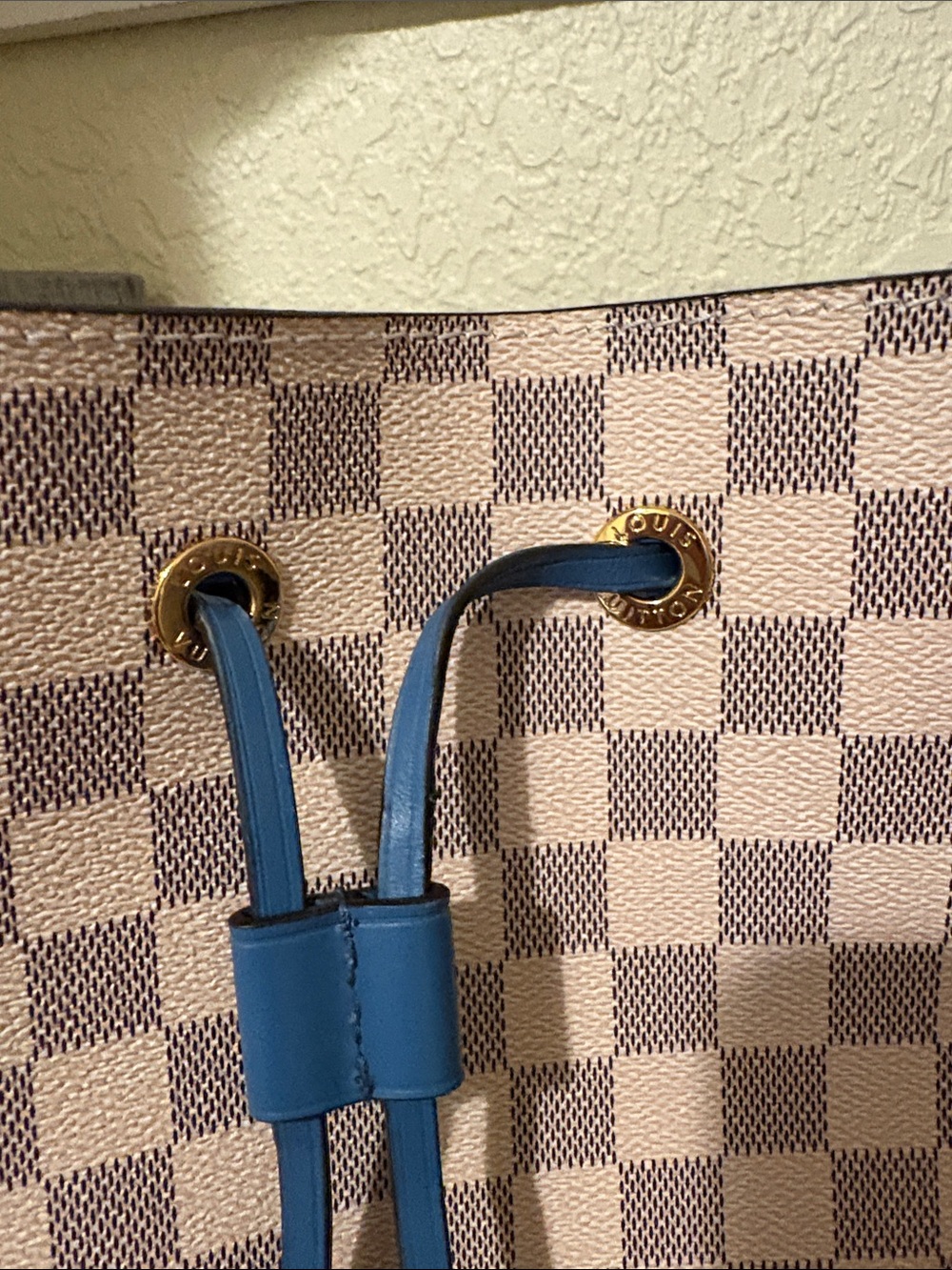 Louis Vuitton Beige Checkered Bucket Bag with Blue Trim - Picture 2 of 9